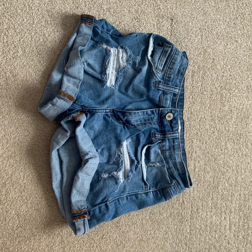 Kancan size 3 ripped jean shorts